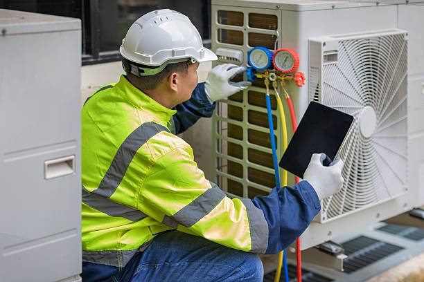 Professional Hvac technician working in Munith, MI